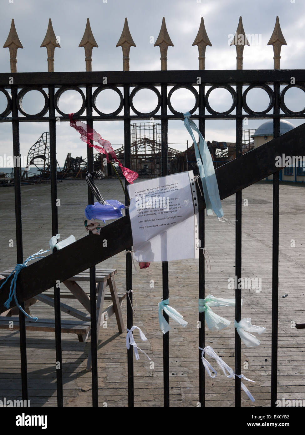 Pier von Hastings, East Sussex nach Brandschäden Stockfoto