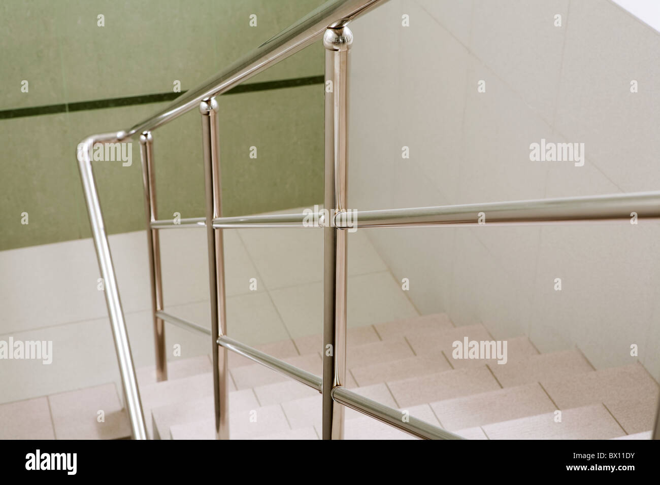Bild von Marmor Treppe im Bürogebäude zwischen den Etagen Stockfoto