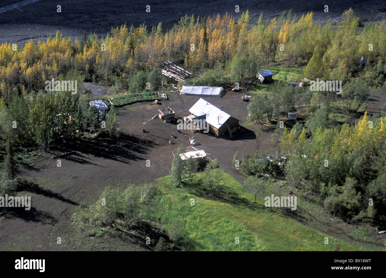 Alaska Homestead Pilger Familie USA Amerika Vereinigte Staaten Wald Bauernhof Haus Herbst Familie Übersicht Stockfoto