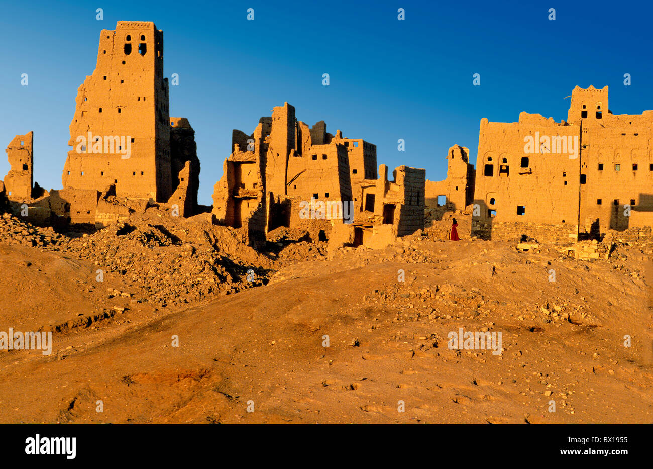 Alten Marib Bombardiert Wahrend Burgerkrieg Marib Nord Ost Jemen Arabien Orient Wuste Historische Zerstorte Ruinen Stockfotografie Alamy