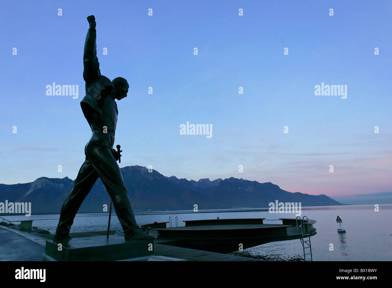 Freddie Mercury Statue Denkmal Königin Musik Sänger Musiker Rock Musik See Genf Lac Leman Stimmung See Stockfoto