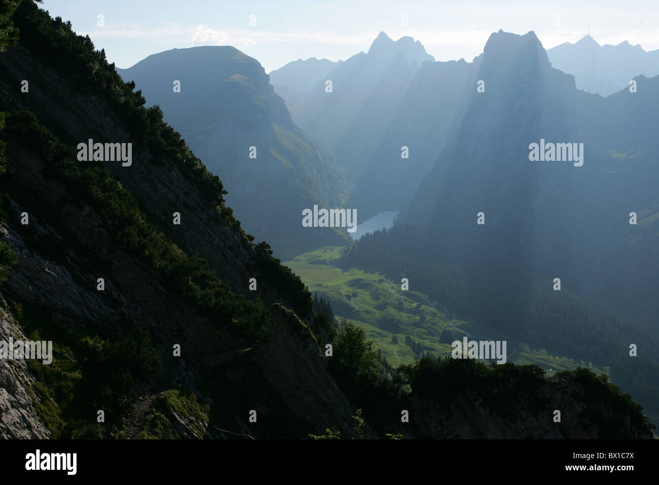 Staubern Alpstein geologische Höhe Weg Landschaft Landschaft Berge Strahlen strahlen Stimmung Appenzell Schweiz Eur Stockfoto