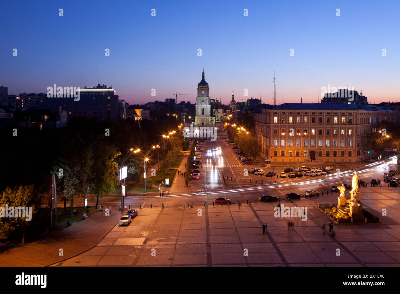 Panoramablick über die Hagia Sophia Kathedrale, die zum UNESCO-Weltkulturerbe gehört, in der Dämmerung in Kiew, Ukraine Stockfoto