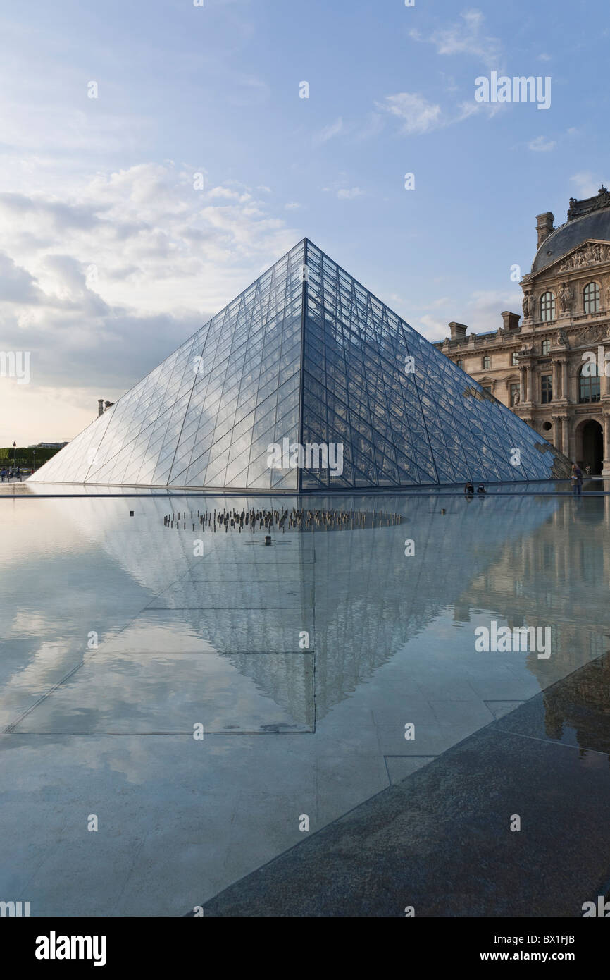 Glaspyramide Louvre Paris Frankreich Stockfoto