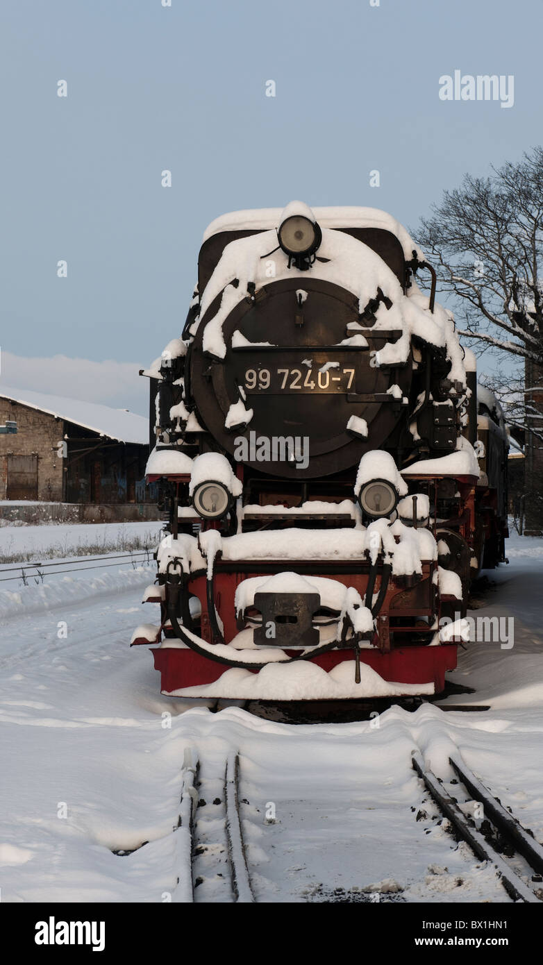 Dampf Lok Nr. 99 7240-7 bei Wernigerode Schuppen in der Schnee-1 Stockfoto