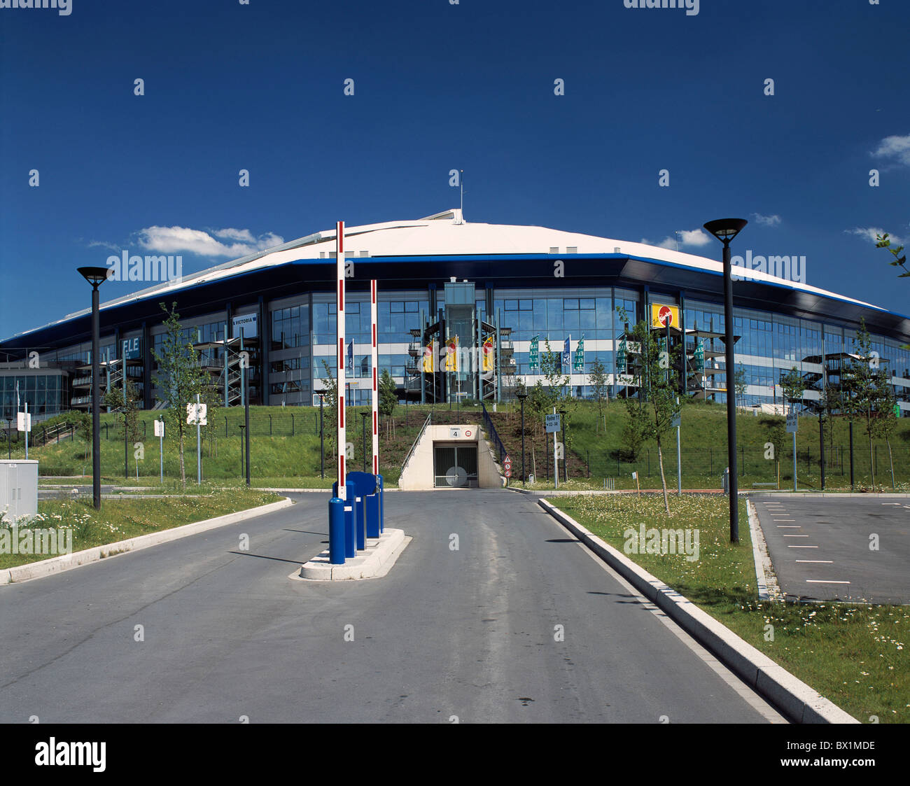 Arena auf Schalke-FC Schalke 04 Gelsenkirchen Deutschland Europa Gymnasium Nordrhein-Westfalen Ruhr Ar Parken Stockfoto