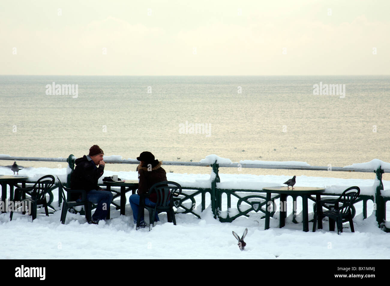 Essen im Schnee Stockfoto