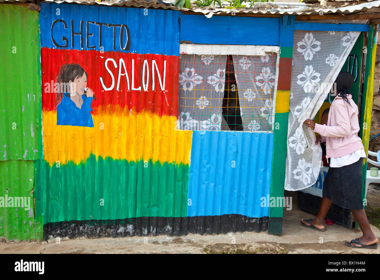 Ghetto-Salon, Nairobi, Kenia Stockfoto