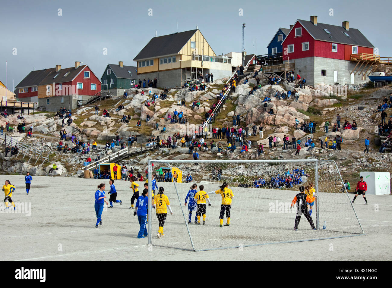 Frauen Fußball / Fußball bei Ilulissat / Qaasuitsup, Jakobshavn, Disko-Bucht, West-Grönland, Grönland Stockfoto
