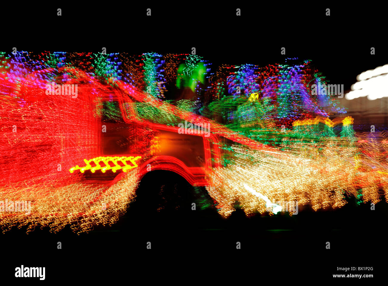 2010 jährliche Weihnachten beleuchtete LKW Parade Zoom blur - Victoria, British Columbia, Kanada. Stockfoto