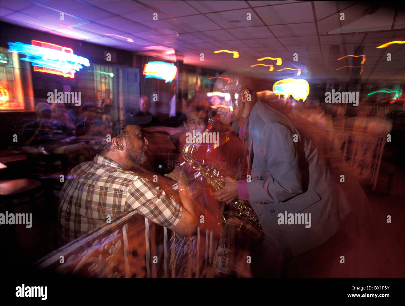 verschwommene Bourbon Street Club 544 Unterhaltung beenden französische Viertel Gary Brown Louisiana Musik Jazzmusiker Stockfoto