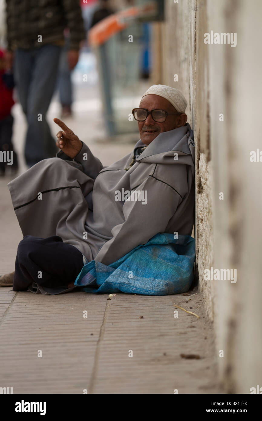 Mann in der Straße betteln; Essaouira; Marokko Stockfoto