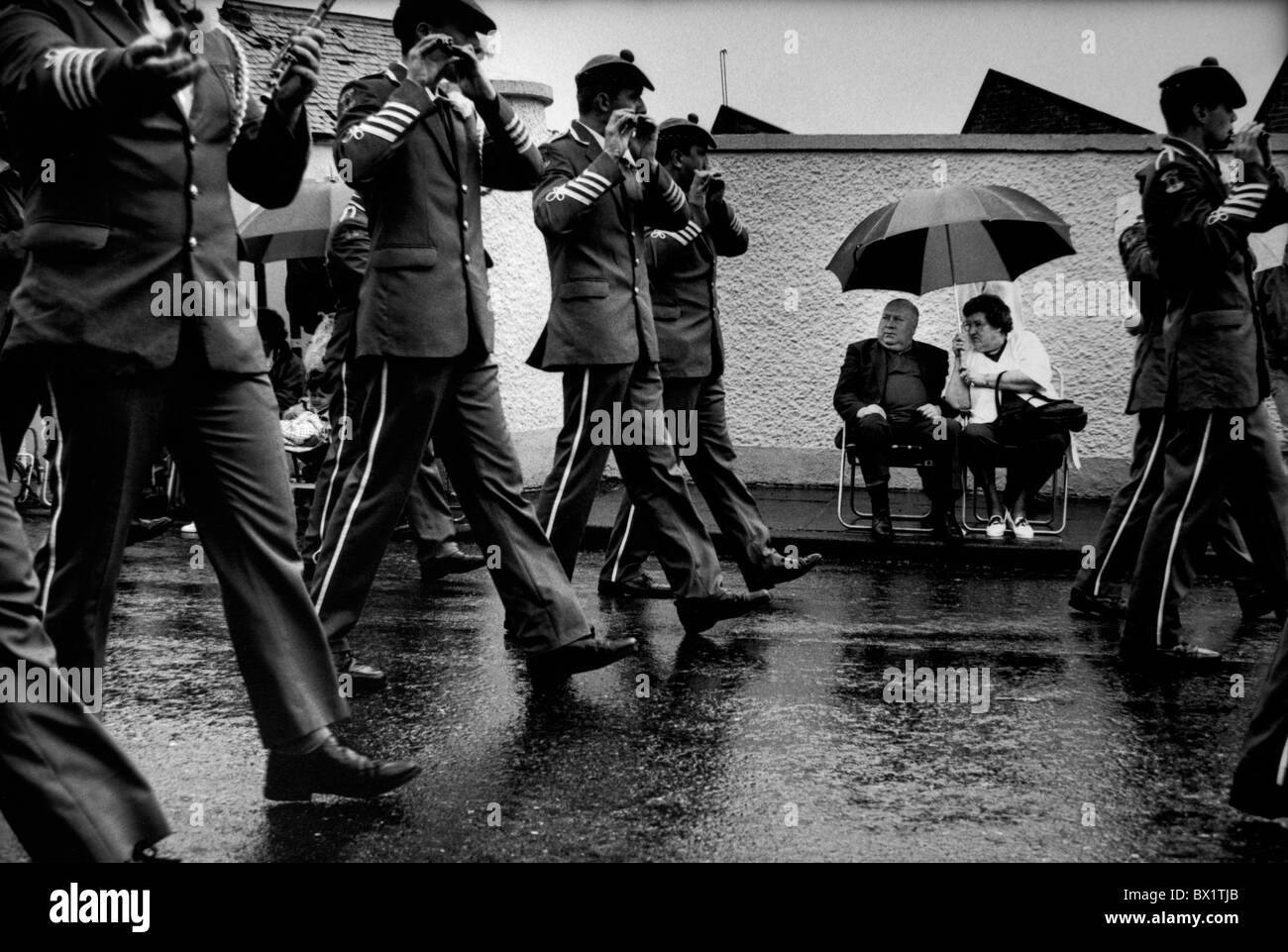 Orange-Parade durch Richill, Grafschaft Armargh. Fünfundzwanzigtausend verkünden ihre Treue zu Gott und Krone. Juli 1994. Nördlichen Stockfoto