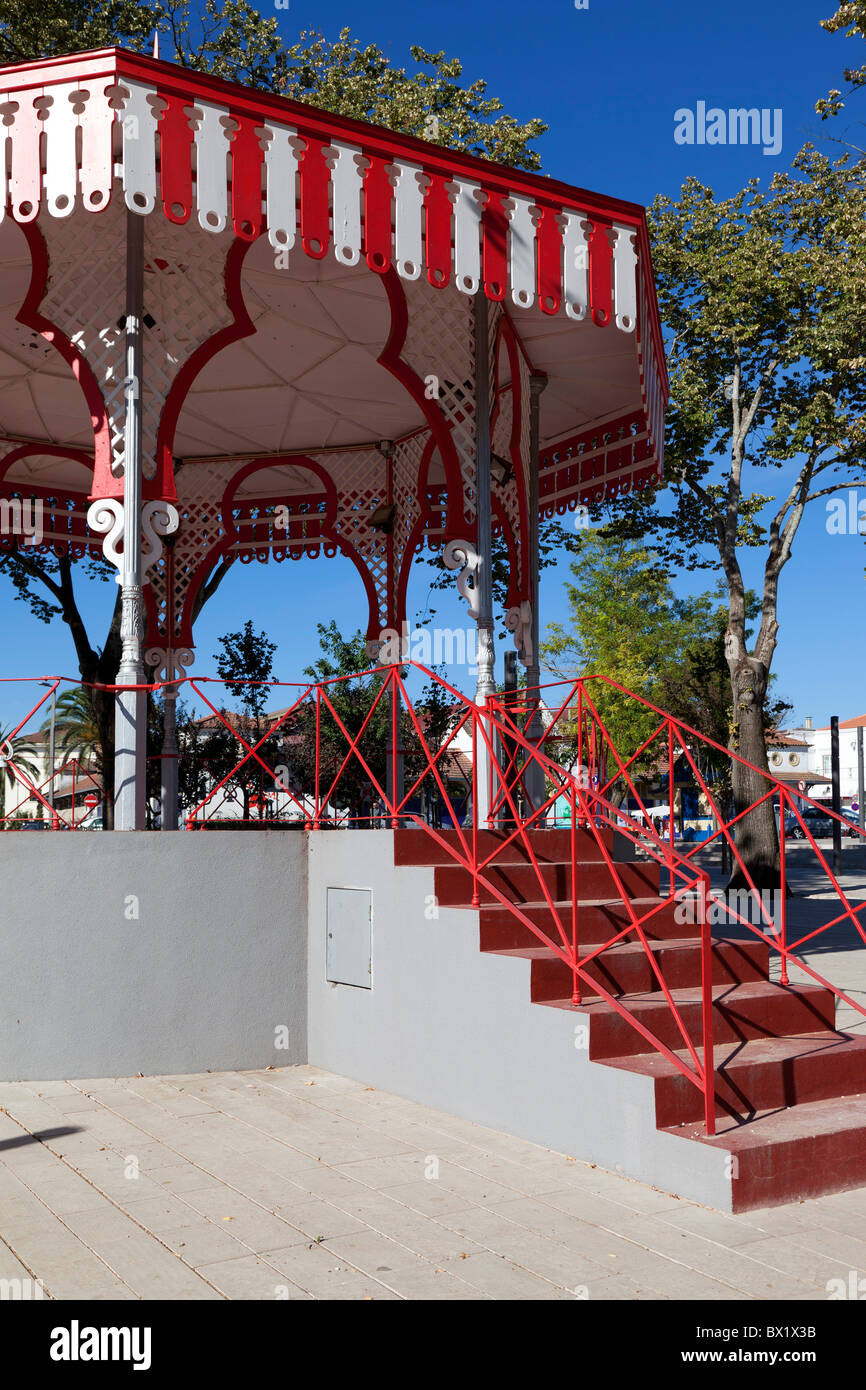 Musikpavillon im Republica Garten in der Stadt Santarém, Portugal. Stockfoto