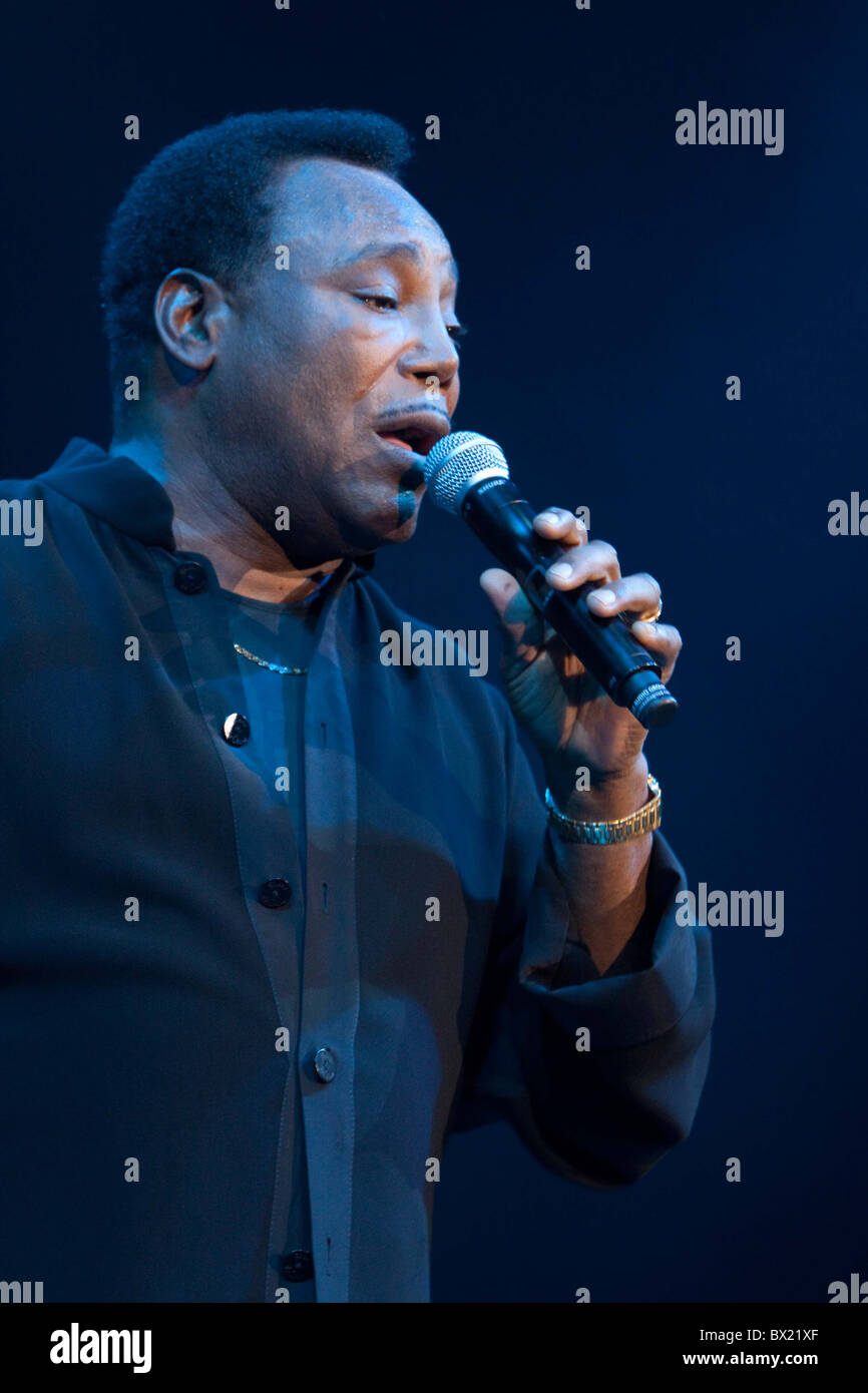 George Benson erklingt in der O2 Arena, London Stockfoto