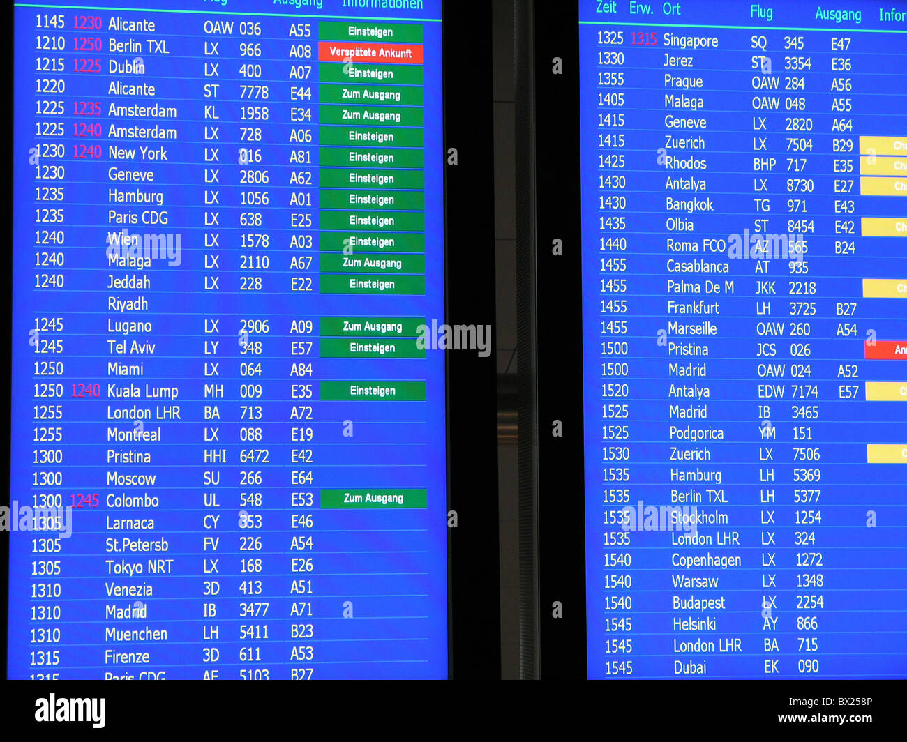 Der Luftverkehr Flughafen von Zürich Ankündigung Aviation Board Farbe Farbe Anzeige Informationen Monitor Schweiz Stockfoto