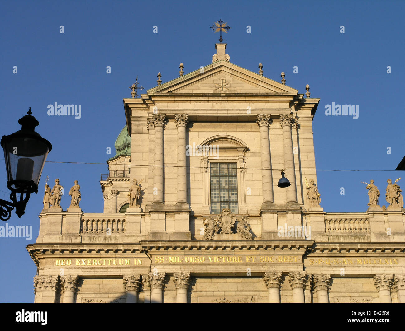Kirche Städte Stadt Farbe Farbe frühen Klassizismus Fassade Fassaden Laterne Solothurner St. Ursen-Kathedrale S Stockfoto
