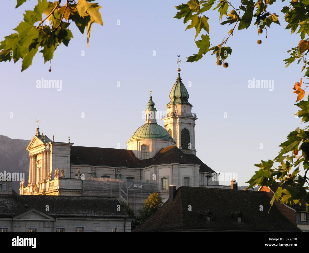 Kirche Städte Stadt Farbe Farbe frühen Klassizismus verlässt Solothurner Altstadt St. Ursenkathedrale richtet Stockfoto