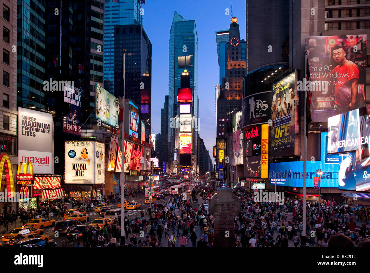 Times Square in der Abenddämmerung, New York City, USA Stockfoto