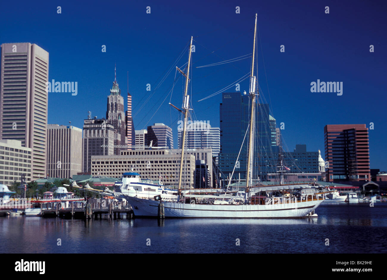 Innerer Hafen-Skyline Schiffe Stadt Baltimore Maryland USA Vereinigte Staaten Stockfoto