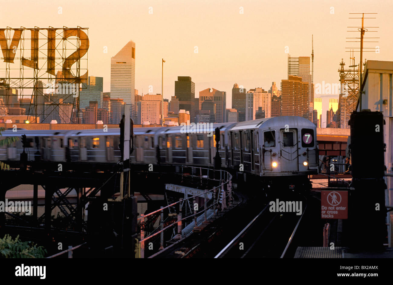Queensboro Plaza UBahn Bahnhof Queens an der Manhattan uBahn uBahn Zug Verkehr Stimmung New