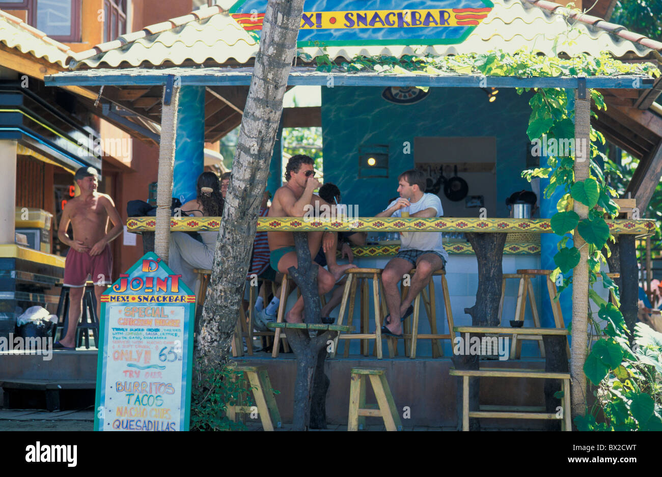 Strandbar auf Grund Bar Gäste Touristen Tourismus Ferien Betriebsurlaub Verpflegung Punta Cana Dominikanische Republik Stockfoto