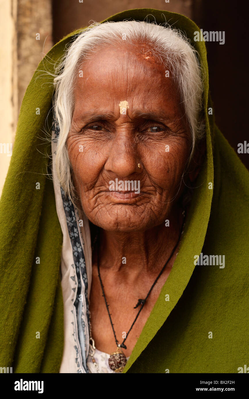 Alte Frau, Varanasi, Indien Stockfoto