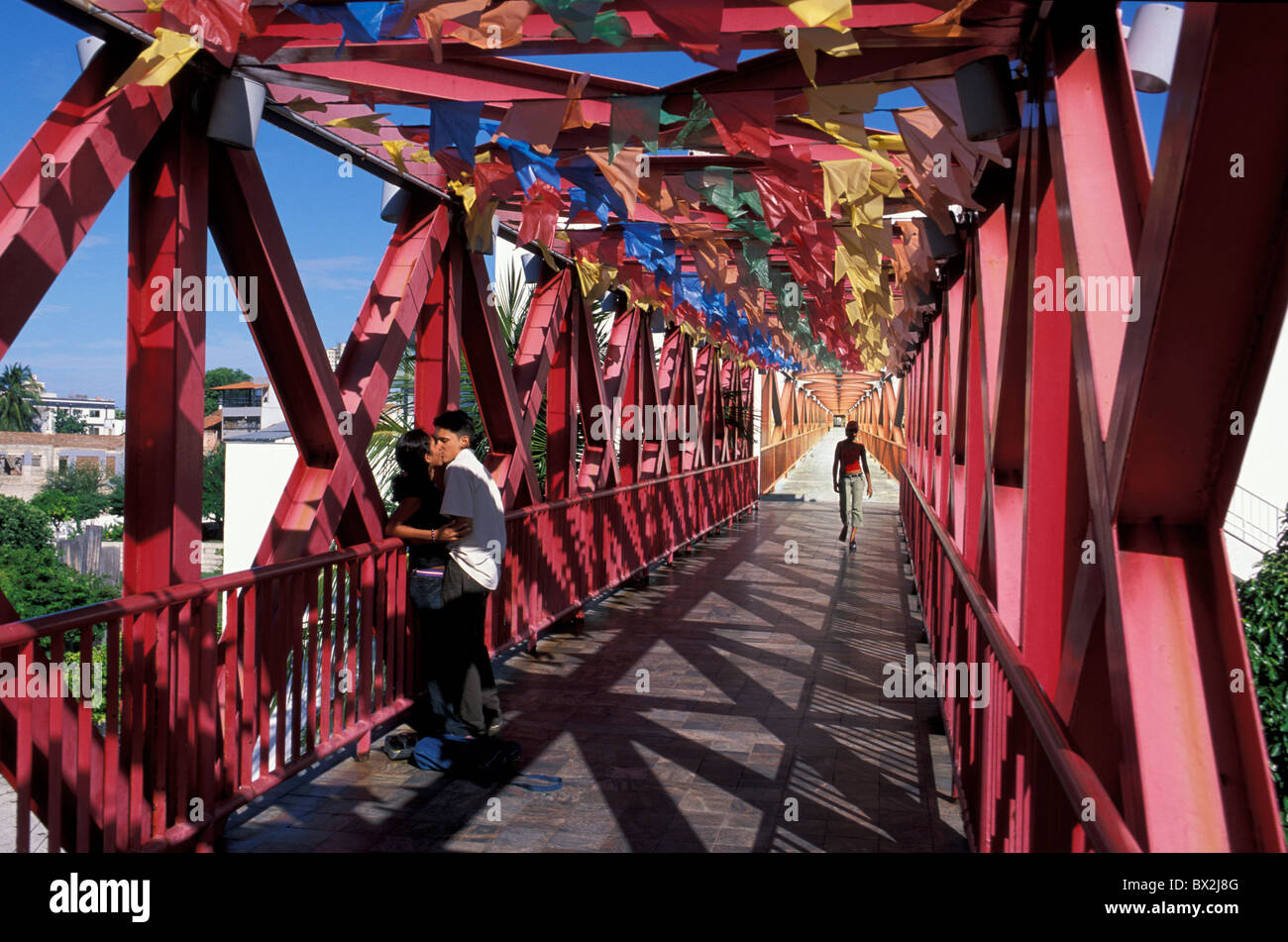 Centro Dragao Mar de Arte e Cultura Fortaleza Ceara Brasilien Südamerika Brücke Menschen paar Stockfoto