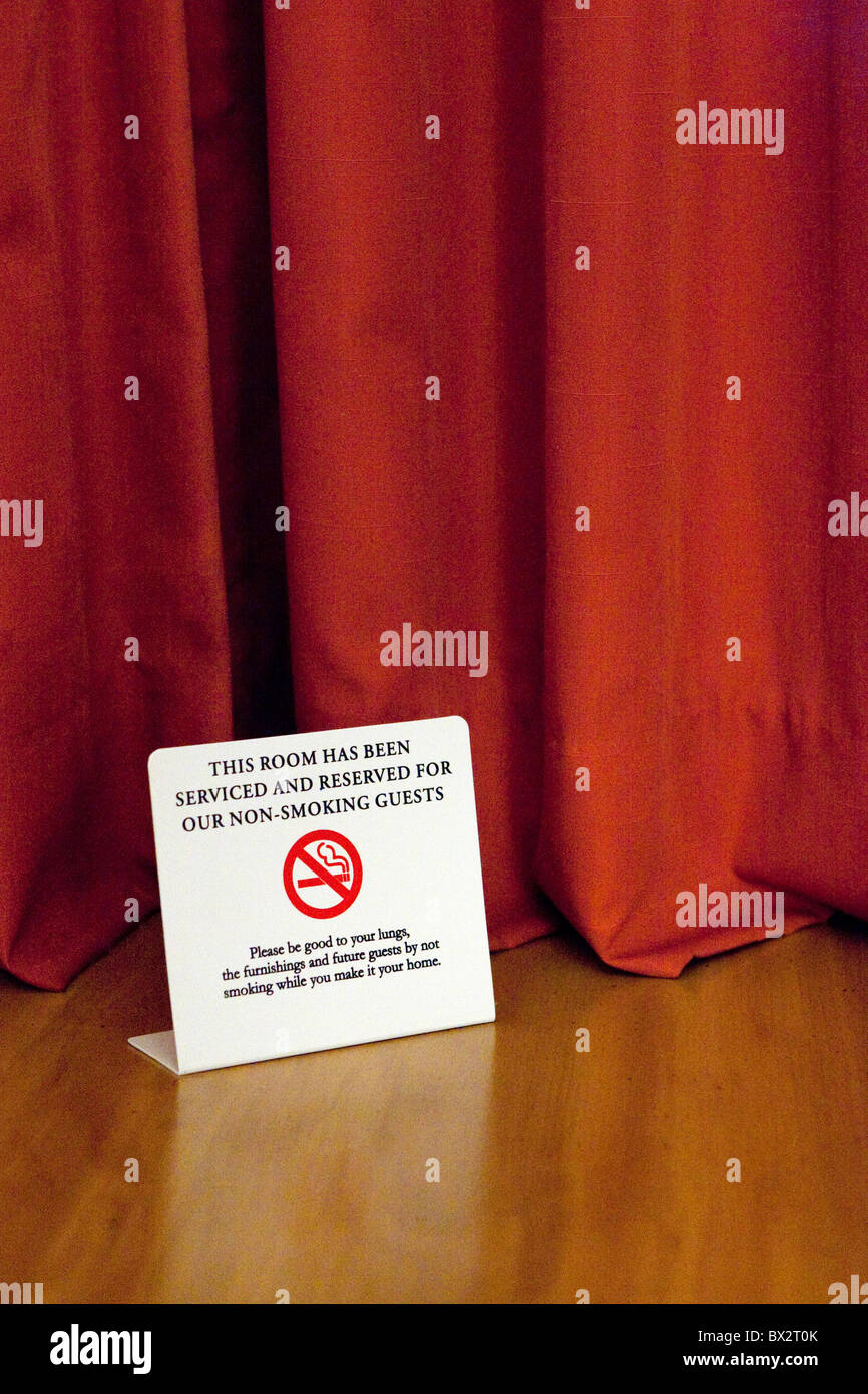 Nichtraucher-Zimmer Bekanntmachung in einem Hotelzimmer. Stockfoto