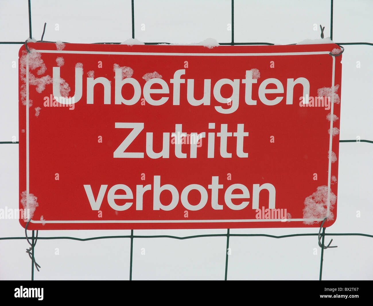 unbefugten Zutritt verboten Schild Schild rot Board Verbot Zaun Tipp keine Parkplatz-Schild Stockfoto