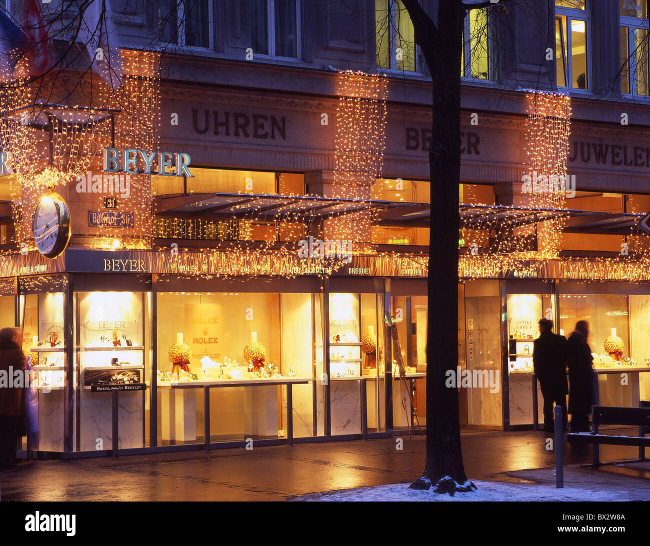 Zürich-Stadt bei Nacht Nacht Weihnachten Winter Weihnachten Beleuchtung Display Fenster Schmuck Schmuck Bahnh Stockfoto