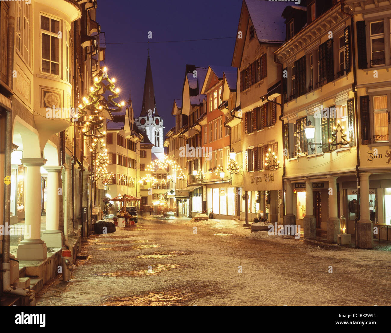 Altstatten SG Weihnachten Winter Weihnachtsbeleuchtung bei Nacht Nacht alte Stadt Dekoration Straße Schnee Kanton St. Stockfoto