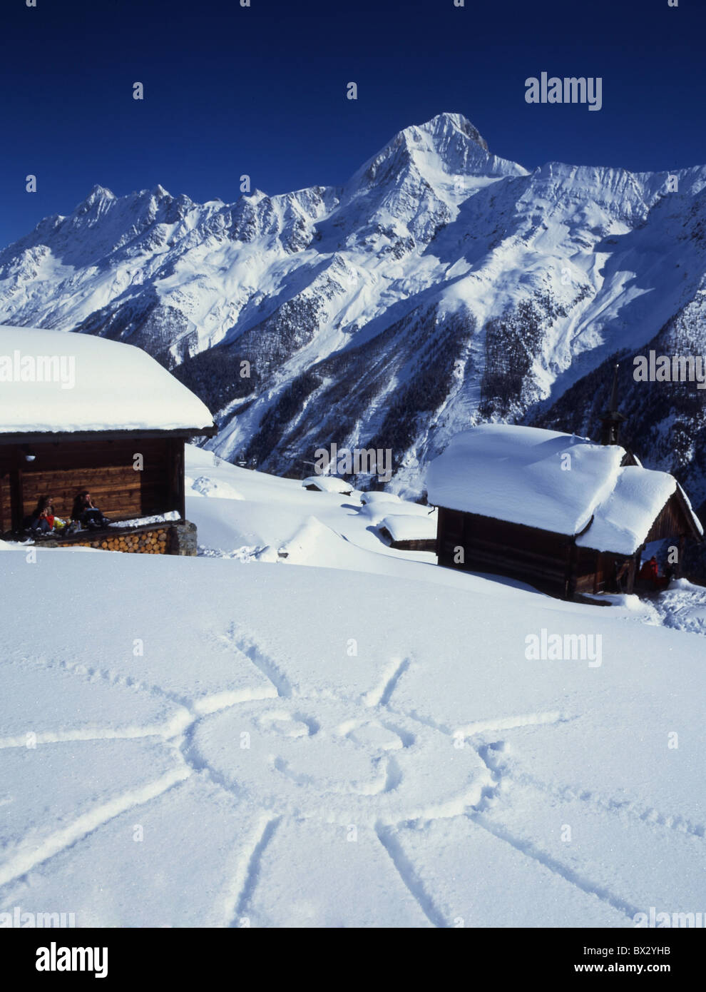 Wintersonne, die Zeichnung in das Symbol Hockenalp Kanton Wallis Schweiz Europa Lötschental Tourismus Urlaub im Schnee Stockfoto