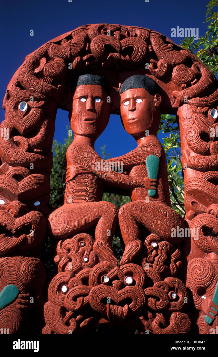 Maori-Kunst und Kunsthandwerk-Institut Schnitzereien Kunsthandwerk Nordinsel Maori Rotorua Neuseeland Skulptur tradition Stockfoto