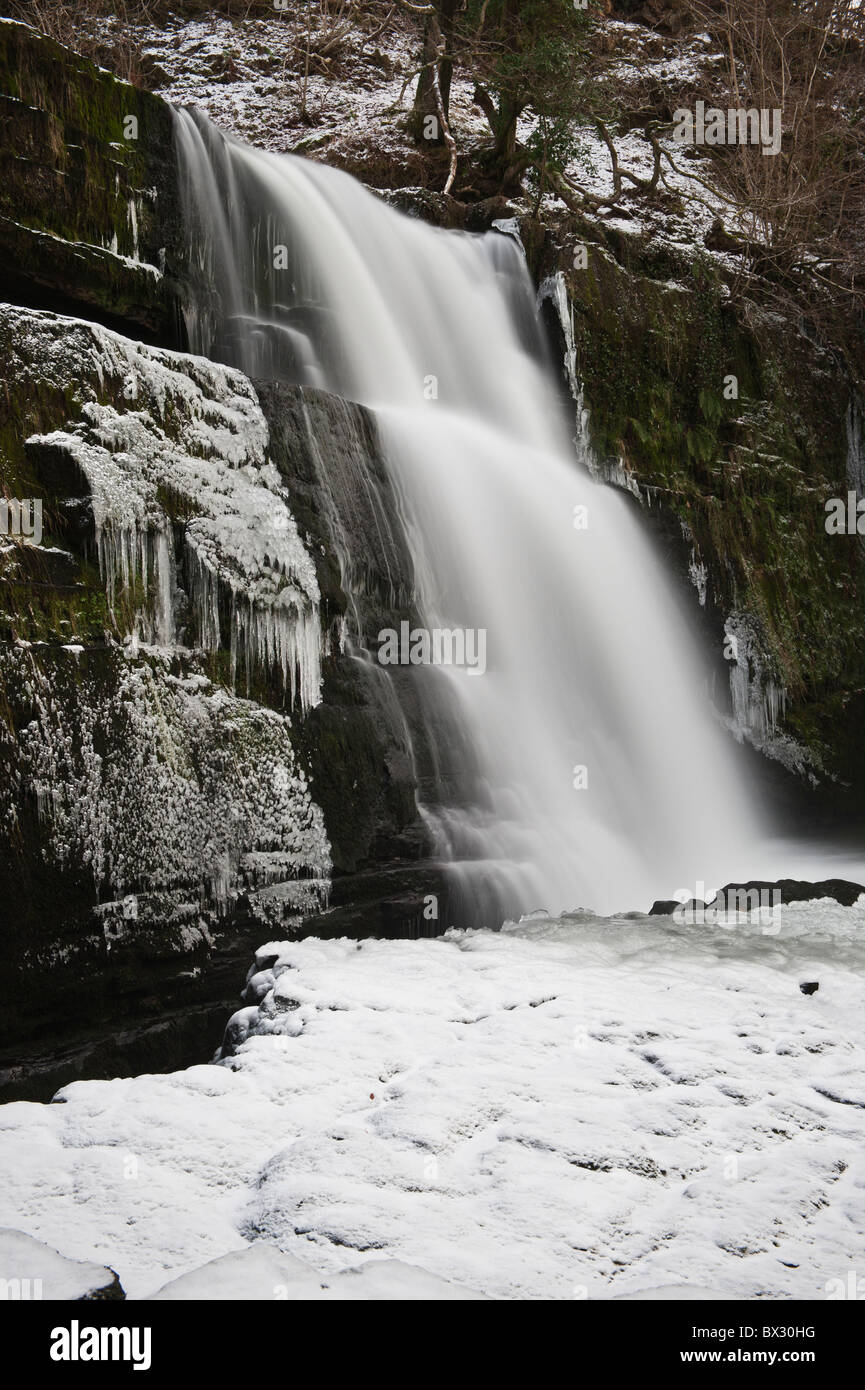 Sgwd Clun Gwyn Wasserfall im frühen Winter, Fluss Mellte, Wales Stockfoto