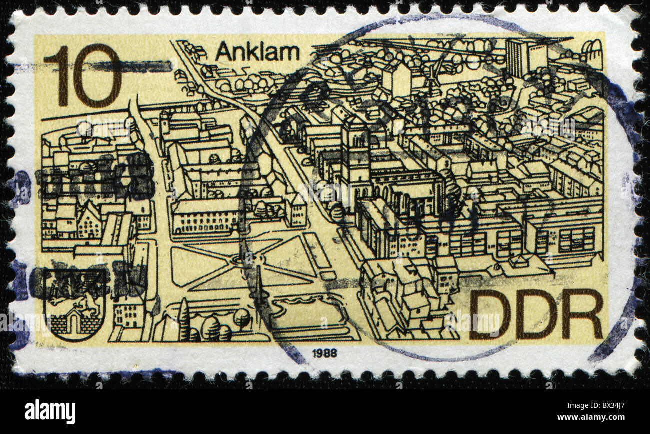 DDR - ca. 1988: Eine Briefmarke gedruckt in der DDR (Ostdeutschland) zeigt Ansicht von Anklam, ca. 1988 Stockfoto