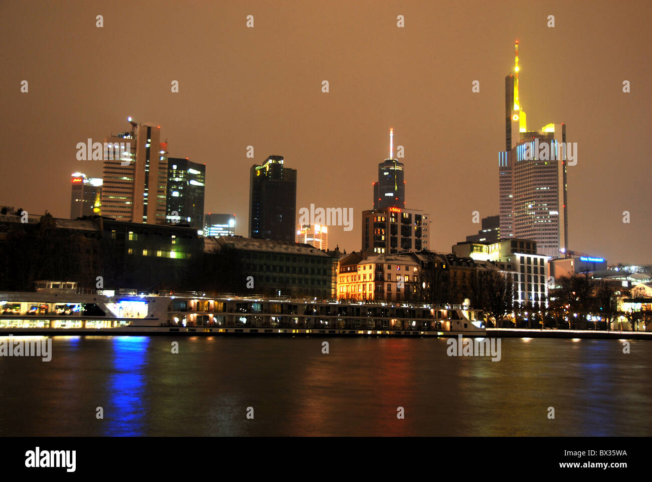 Nightskyline Frankfurt am Main River, Deutschland Stockfoto
