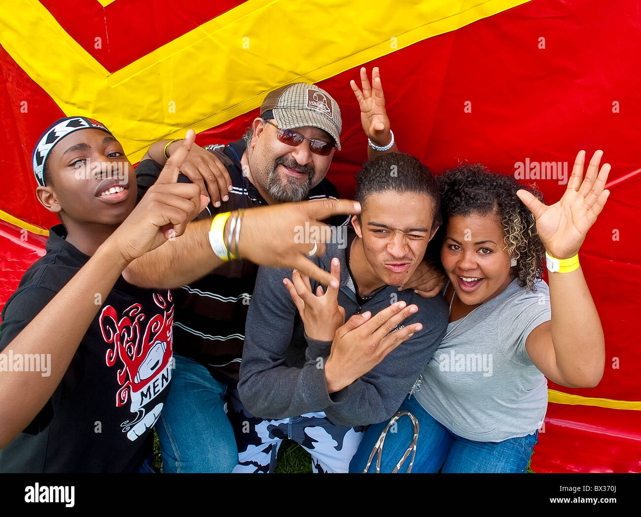 Gruppe von Jugendarbeitern und Jugend-Club-Mitglieder beim festival Stockfoto