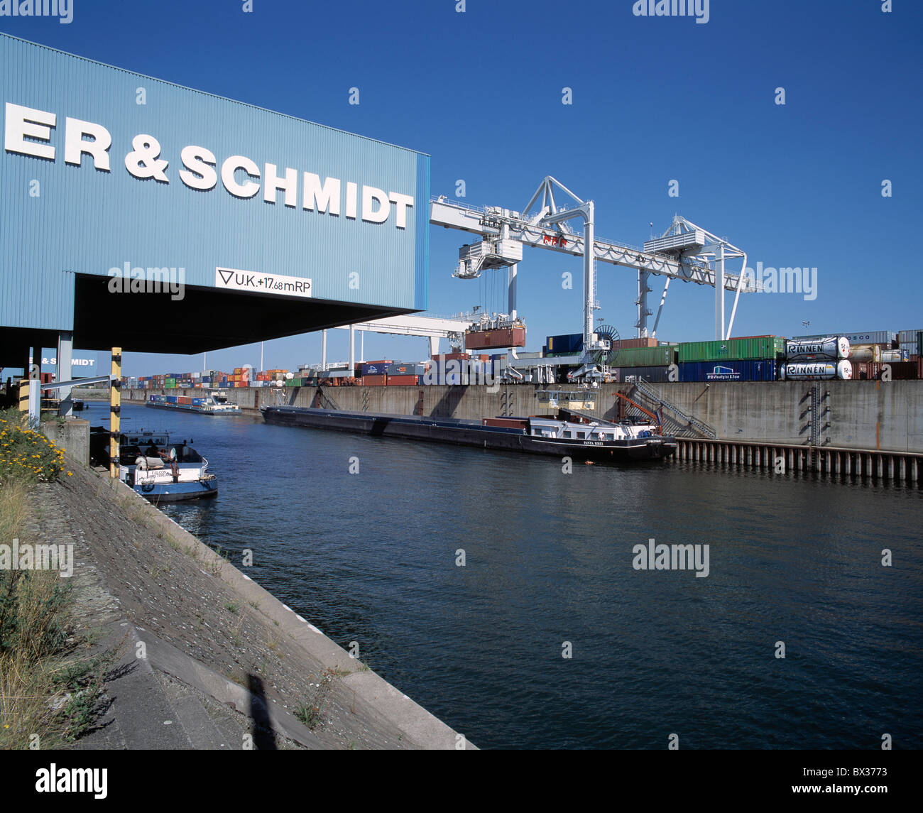 Hafen Hafen Container Güterverkehr Hafen Schiffe im Landesinneren Hafen Ruhrort Duisburg-Ruhr Ort Fluss Industrie Stockfoto