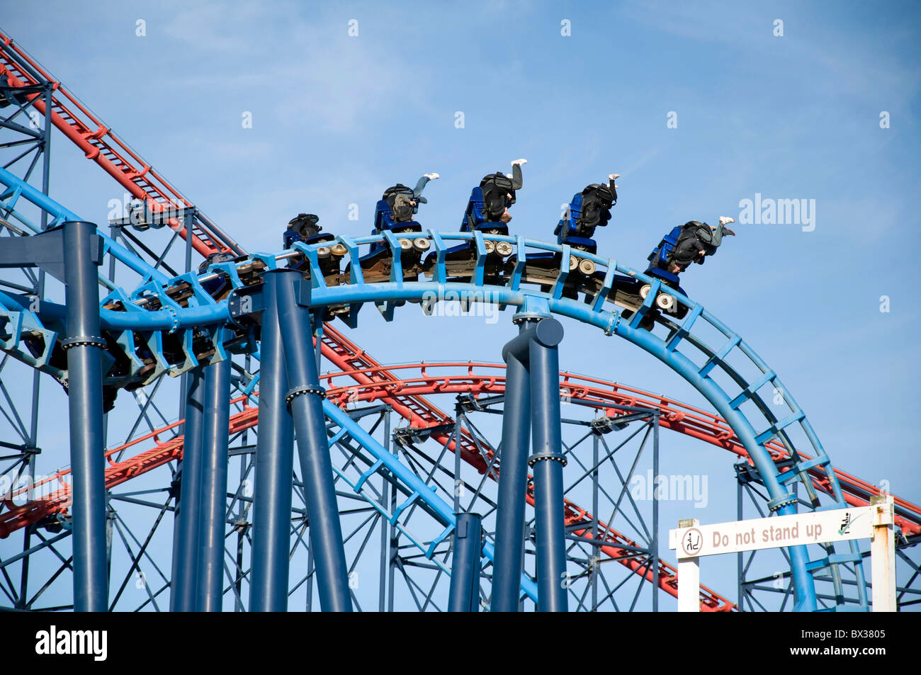 Infusion und die Pepsi Max Big One Achterbahn in Blackpool Pleasure Beach (Messegelände), England. Stockfoto