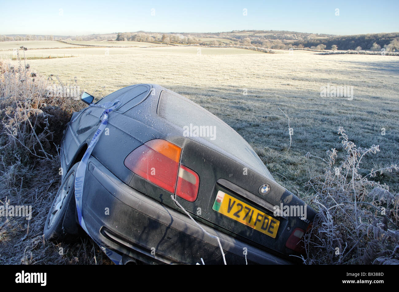 Autounfall, Straßenglätte, Cilgerran, Pembrokeshire, Wales, Vereinigtes Königreich Stockfoto
