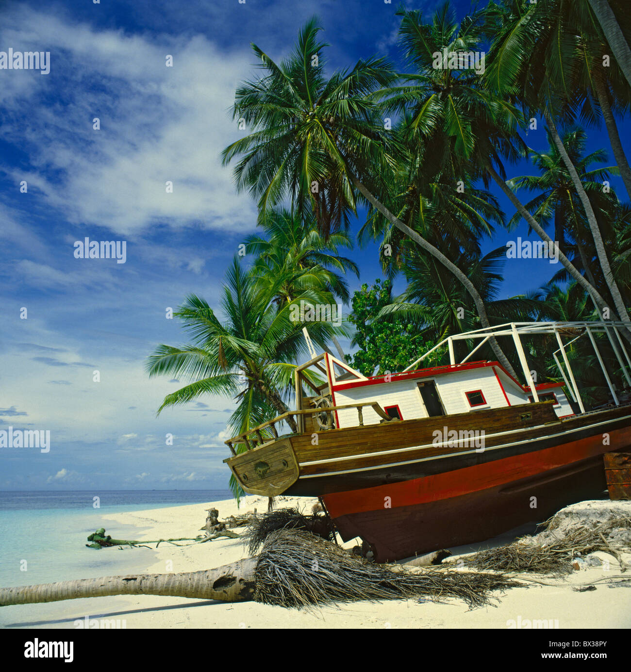 Kuda Bandos Strand Meer Palmen Baum Strand Schiff Palmen Meer Malediven Asien Stockfoto