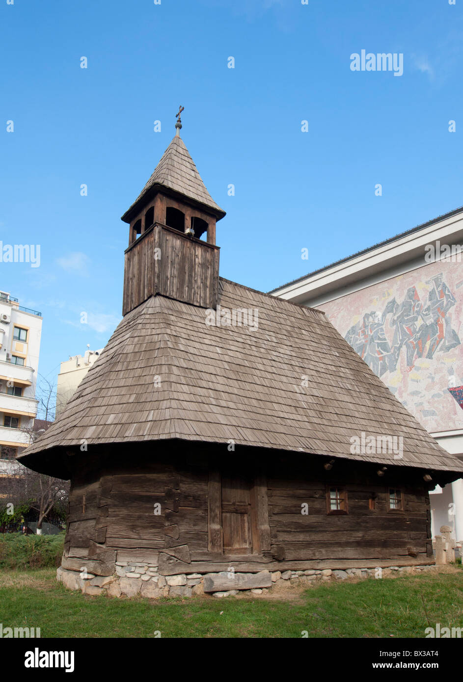 Alte hölzerne Kirche im Museum des rumänischen Bauern in Bukarest Rumänien Stockfoto