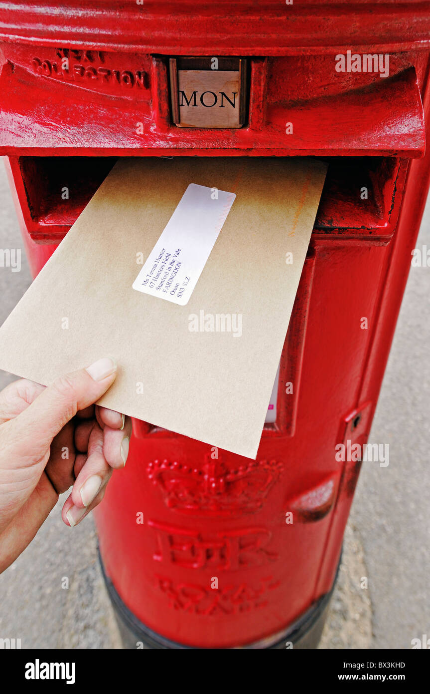 Roter briefkastenpostbrief -Fotos und -Bildmaterial in hoher Auflösung