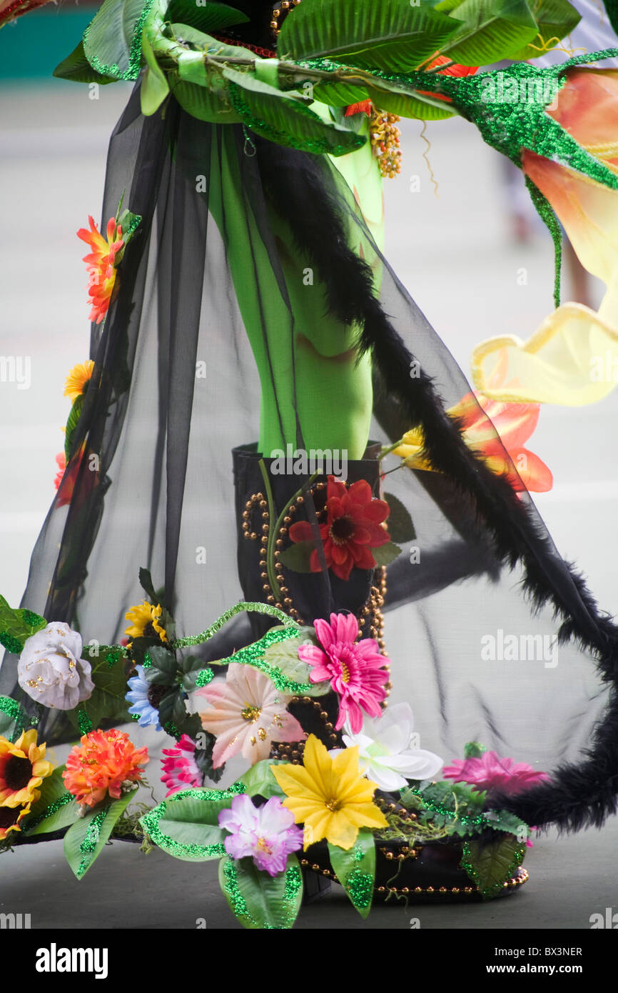 Trinidad-Junior-Karneval Kostüm Detail, Stiefel und geblümten Rock Stockfoto
