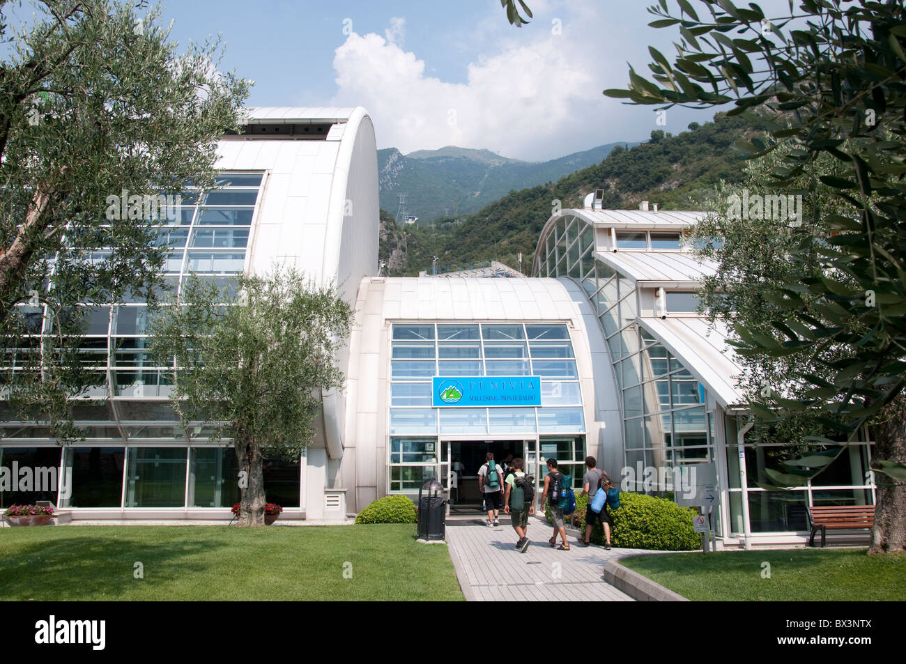 Seilbahn zum Gipfel des Monte Baldo, über Malcesine am Gardasee in Norditalien Stockfoto