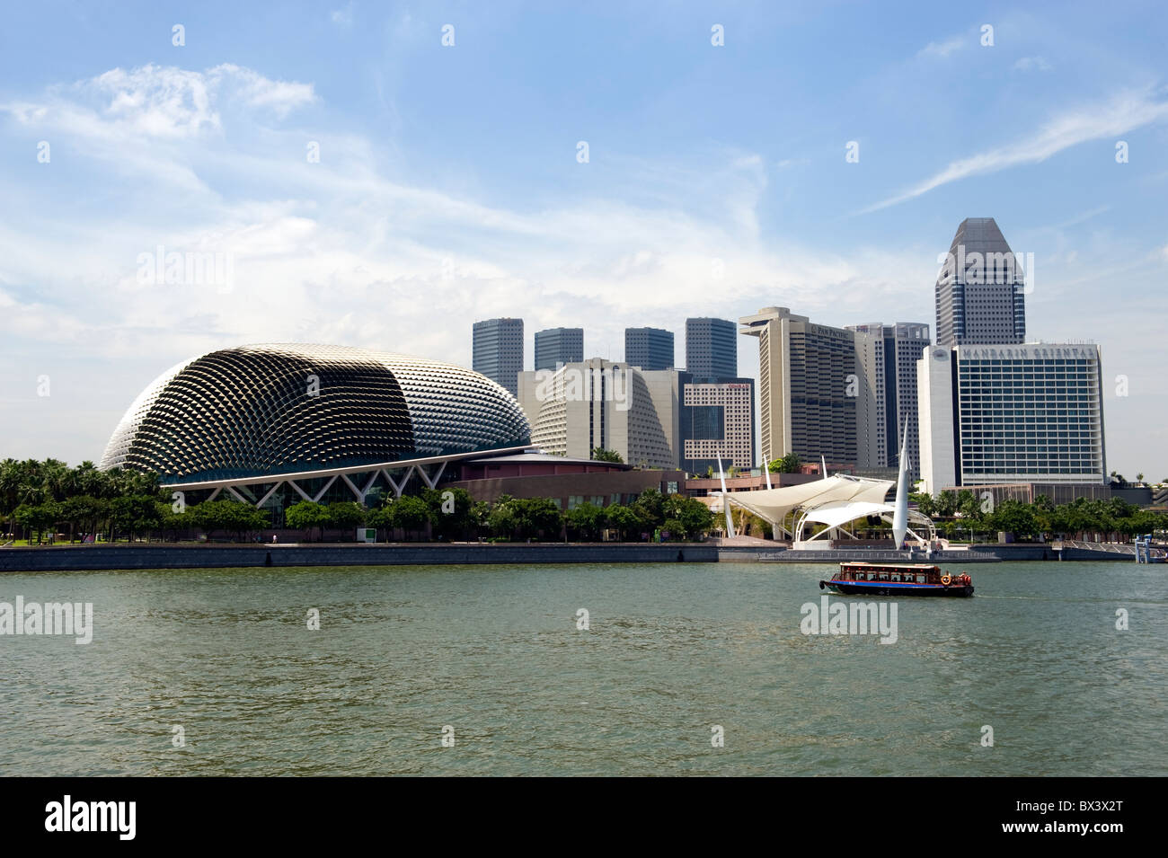 Das Theater an der Bucht - bekannt als die Durian Gebäude in Singapur Stockfoto