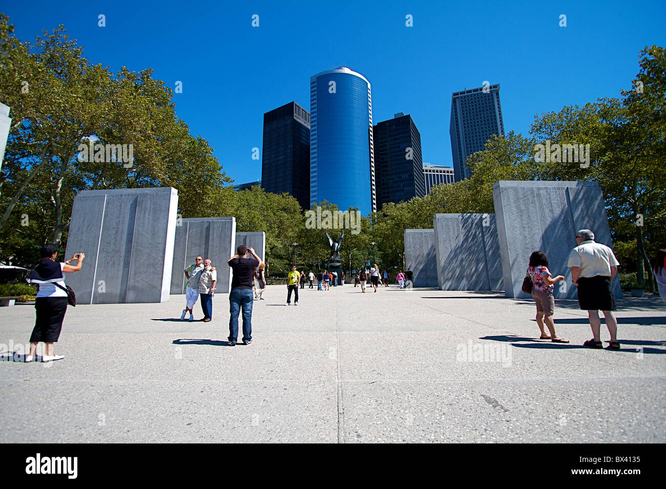 Szenen aus rund um die schöne Nachbarschaften von New York City - East Coast War Memorial im Battery Park in Lower Manhattan. Stockfoto