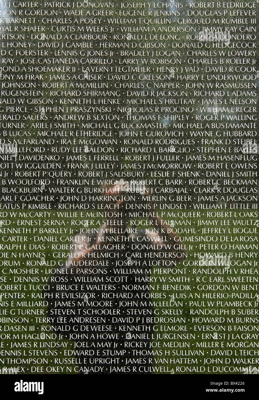 Name Panel Anzeigen von Namen von gefallenen US-Soldaten aus dem Vietnam-Krieg, Vietnam Veterans Memorial Wall, Washington, D.C., USA Stockfoto