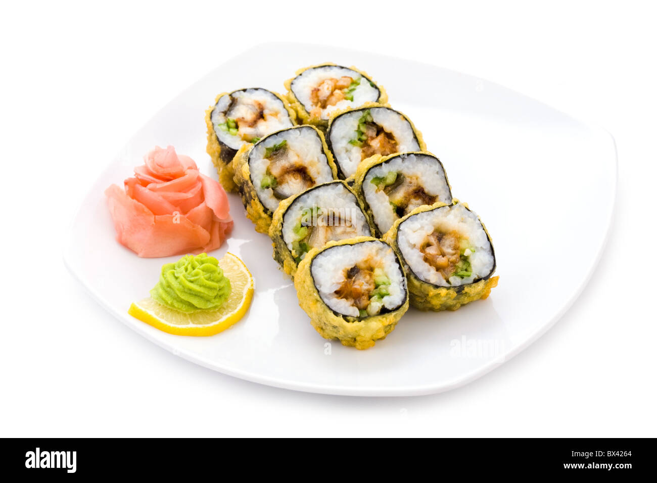 Bild von Tempura Maki Sushi mit eingelegtem Ingwer und Wasabi auf Platte Stockfoto
